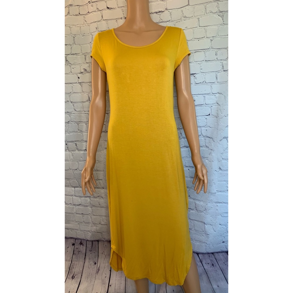 Popular basics size large Yellow/Gold Maxi Strech comfy NWT